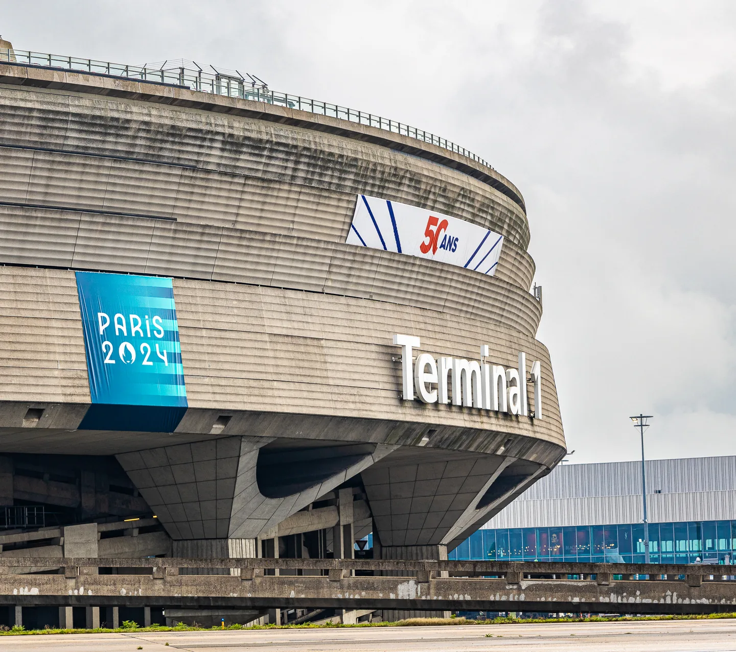 Façade du terminal 1 de l'aéroport Roissy-Charles-de-Gaulle